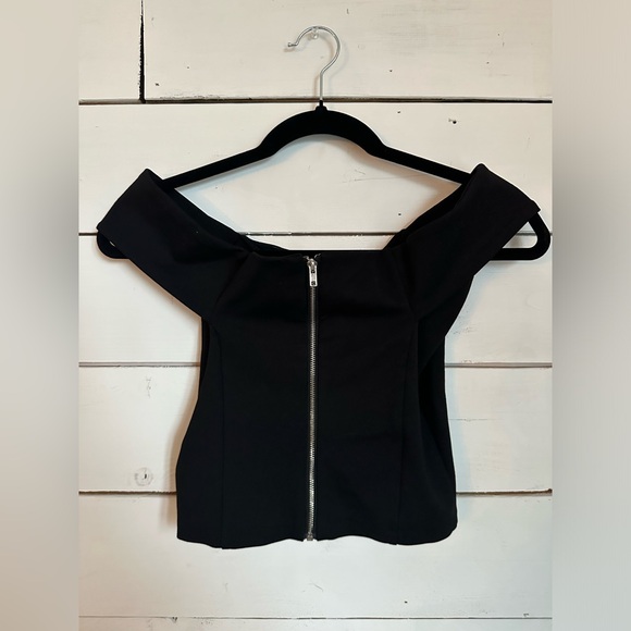 Vintage Off the Shoulder Top - Picture 5 of 7